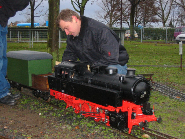 Anonymus und seine neue D16 (Spur 5).