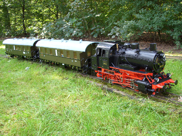 89 011 mit Personenzug (Spur 5) von A. Schulz, Berlin-Spandau 18.08.2007.