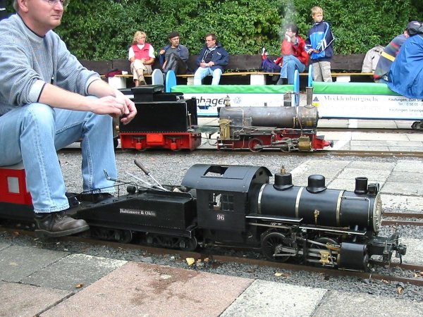 Vorne der B&O Switcher von H. Guder Warstein, dahinter die Henschel Feldbahnlok Riesa von Renee Bondzio