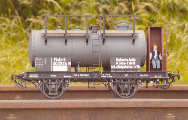 Kesselwagen der BASF/Pfalzbahn (Spur 5)von Klaus Decker, August 2006.