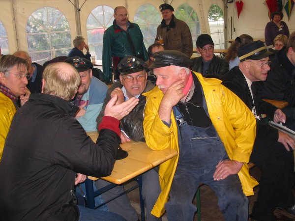 Drinnen im geheizten Zelt