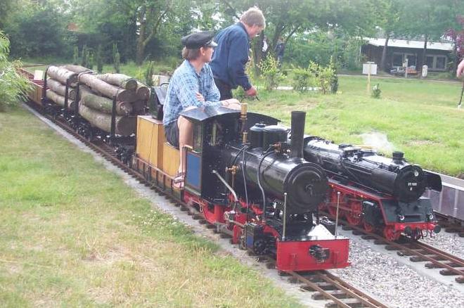 1'C1'-Lok und 01 108, beide auf 184mm Spur